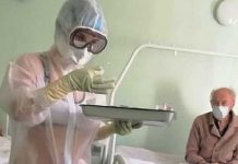 கொரோனா வார்டில் நீச்சல் உடையில் வலம் வந்த நர்ஸ் – வைரலாகும் புகைப்படம்