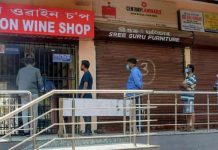 ஊரடங்கில் தளர்வு – வரிசையில் நின்ற ‘குடி’மக்கள்