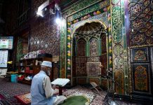 ரம்ஜான் கொண்டாட்டம் – சமூக விலகலைக் கடைப்பிடித்து தொழுகை நடத்திய இஸ்லாமியர்கள்