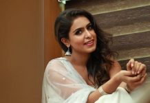 அரைகுறை ஆடையில் நடிகை! – பொதுமக்கள் தாக்க முயன்றதால் பரபரப்பு