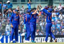 பந்துவீச்சில் மிரட்டும் பாண்டியா, குல்தீப்! – விறுவிறுப்பாக நடக்கும் ஒருநாள் போட்டி