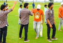 இது சிக்ஸ் தான்… – வைரலாகும் விஜய்யின் அலப்பறை வீடியோ